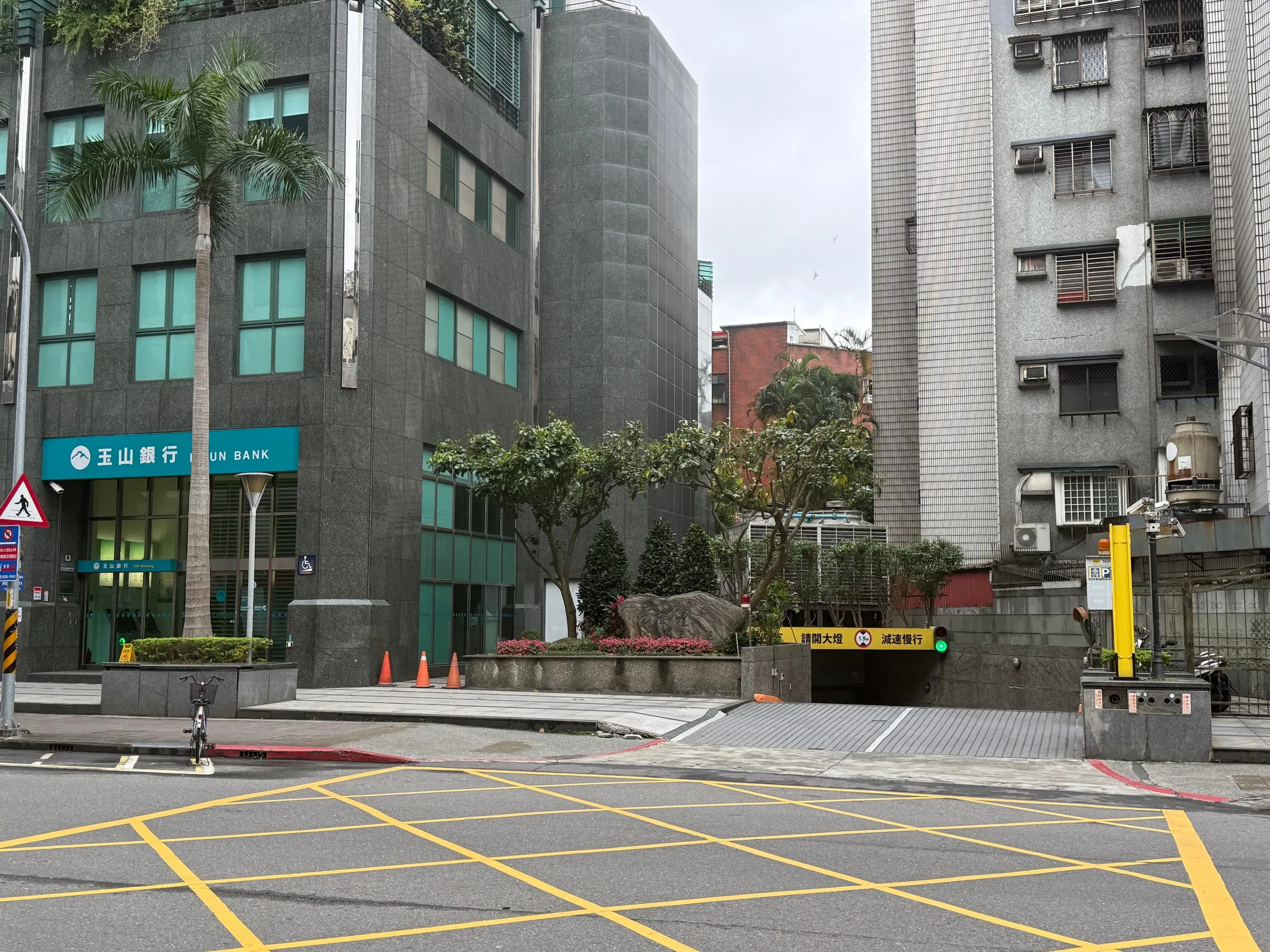 江陵禮停車場入口